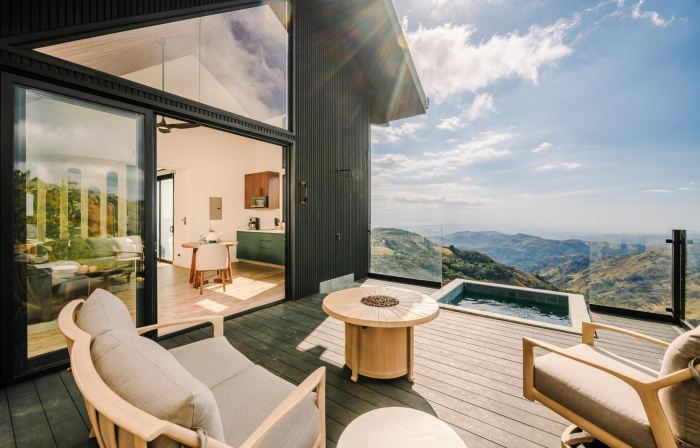 Lakay Monteverde with Heated Pool, Golf Cart and Breakfast