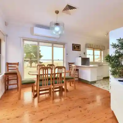 King 3 - Close Proximity to Bimbadgen and Hope Estate Concerts Rooms