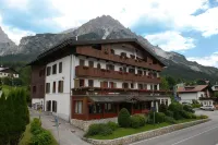 Hotel Albergo Dolomiti Các khách sạn ở San Vito di Cadore