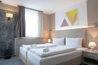 Alpha & Omega Hotel Отели в г. Цуффенхаузен