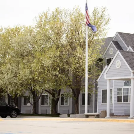 Monument Inn & Suites
