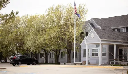 Monument Inn & Suites Отели в г. Скоттсблаф