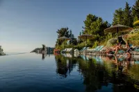 Serenity Boutique Suites - Infinity Pools