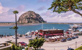 Coastal Breeze Inn