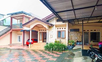 RedDoorz @ Dewa Breeze Inn Near Paralayang