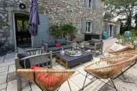 Mas du Temps Perdu Hotels in Saint-Martin-de-Crau