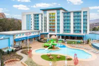 Compass Hotel by Margaritaville - Swimmingpools
