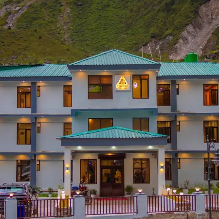 Amritara The Avadh Отели в г. Чамоли