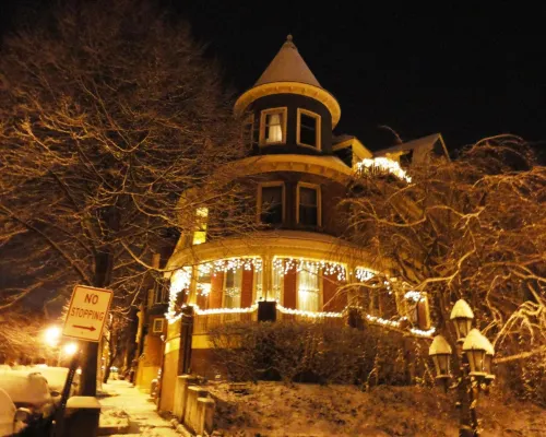 Wilson House Bed & Breakfast Hotels near OXOXO Gallery