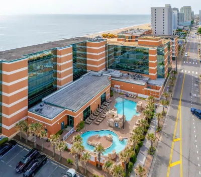 Holiday Inn & Suites 維吉尼亞海灘- 北灘 海豹突擊隊紀念碑附近的飯店