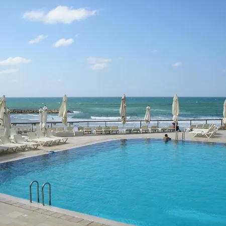 Raphael Apartments
