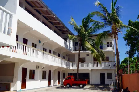 Hana Natsu Resorts Beach & Hotel Отели в г. Моронг