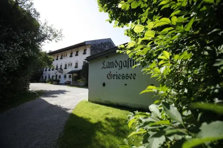 Landhaus Griessee Отели в г. Траунройт