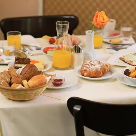 Hotel Bellevue Wien Отели рядом с достопримечательностью «09. Альзергрюнд»