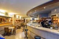Hotel San Antonio - ที่มีบาร์