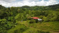 Albergue la Laguna Hotels in Carate