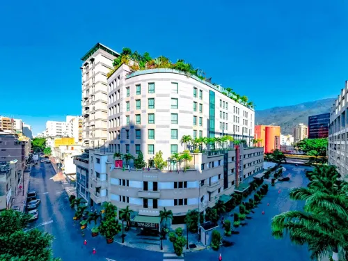Waldorf Hotel - parking
