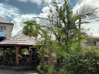 Max Garden and Pool Hotels near Raizsupermarkt