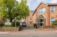 Roomspace Serviced Apartments - Swan House Hotels near Swan Shopping Centre