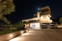 Airscape Hotel Free Shuttle from Athen's Airport - parking