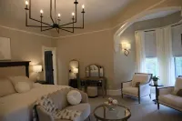 Mon Bijou Hotels in Oconomowoc