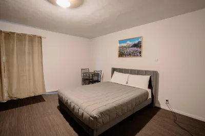 301 Bealey Ave Motel
