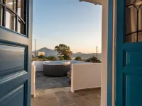 Eiriana Luxury Suites - Mountain view