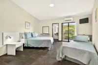 Grinbergs Village Hotel