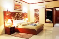 Pirogue Lodge