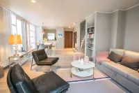 Penthouse Downtown with Free Parking