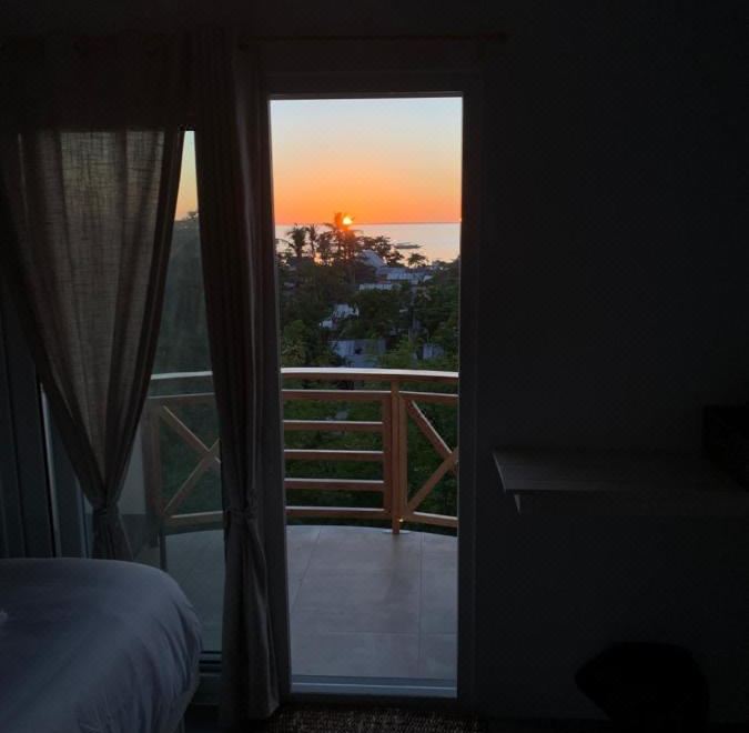 크라운 말라파스쿠아의 수영장 및 주변 모습