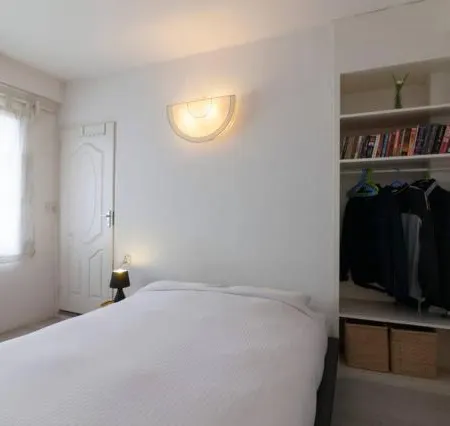 Four Red Doors Apartments