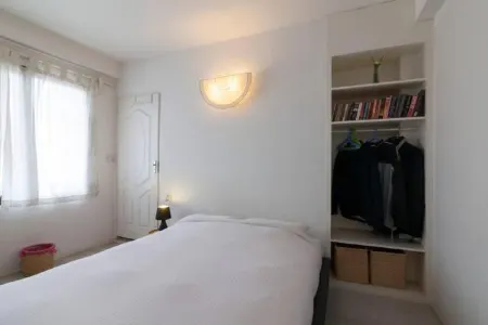 Four Red Doors Apartments