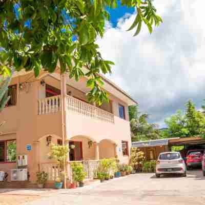 Chez Benoit Self Catering Hotel Exterior