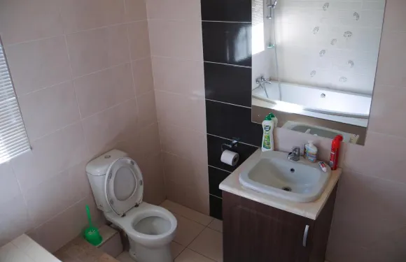 灰色橡樹假日之家酒店