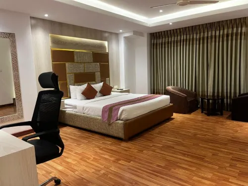 Royal Raj Hotel Hotels in Shah Makhdum Thana