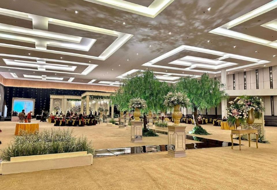 Hotel Santika Mega City - BekasiOver view