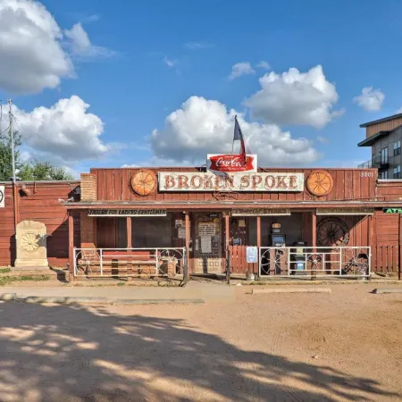 Pool & Hot Tub: Ideally Located 'Austin Oasis'