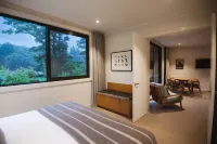 Milford Sound Lodge - bars
