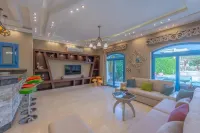 Spacious villa with private pool - Villas