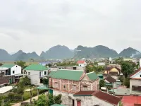 Bamboo Riverside Home - Hostels