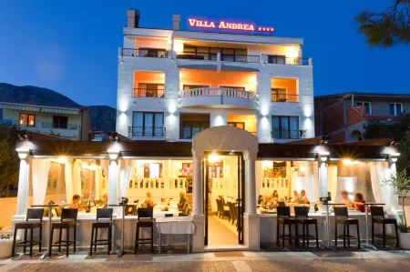 Hotel Villa Andrea Отели рядом с достопримечательностью «Tucepi Beach»