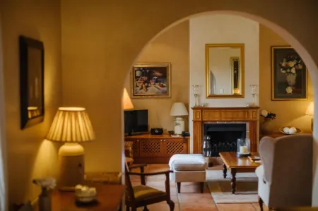 High Timbers Lodge Отели рядом с достопримечательностью «Pollsmoor Prison»