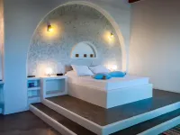 Eiriana Luxury Suites 帕拉堤那海灘（Plathiena Beach）附近的飯店