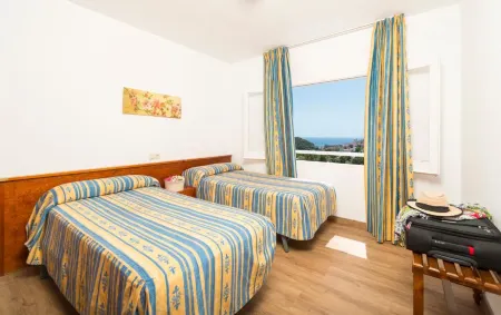 Apartaments Els Llorers Отели в г. Ллорет-де-Мар