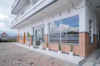 Urbanview Hotel Sky Batu Malang by RedDoorz Hotels near Info Wisata Coban Talun