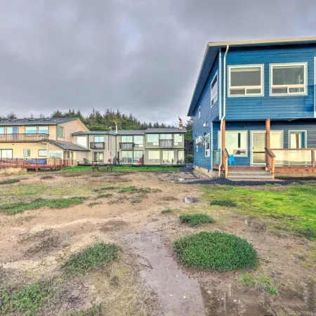 Sanderling Sea Cottages, Unit 2 Walk to Coast!