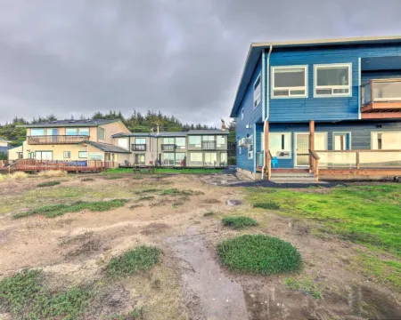 Sanderling Sea Cottages, Unit 2 Walk to Coast! Hotels in Waldport