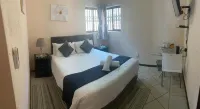 A Pousada Guesthouse - parkir