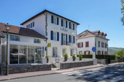 Logis Hôtel & Restaurant la Villa Bleue Hotels near La Foret aux Lapins